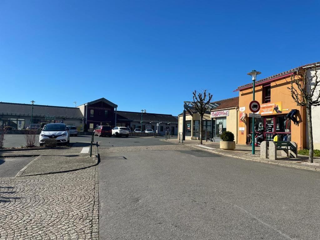 L'Ange Gite De Groupe Proche Du Puy Du Fou Sevremont Exterior foto